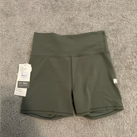 Vuori Pants - Vuori Green Women's Shorts